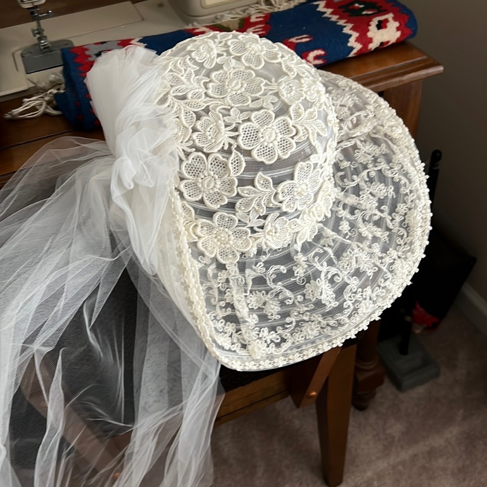 Vintage wedding hat with vail